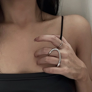 Unregelmäßiges Silber Doppelring-Set mit minimalistischem geometrischem Design