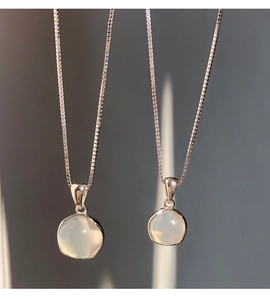 Macro shot of 925 silver chalcedony pendants in two sizes with delicate box chains