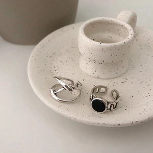 Ensemble de bagues irrégulières en argent 925 avec design torsadé et incrustation noire