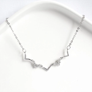 Vue détaillée du bracelet battement de cœur en argent S925 avec zircons scintillants