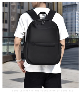 Vue détaillée du sac à dos professionnel étanche noir avec bretelles rembourrées