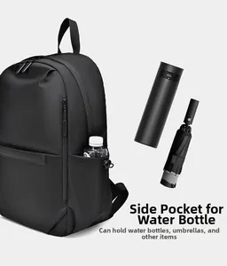 Détail de la poche latérale du sac à dos professionnel pour bouteille d'eau ou parapluie