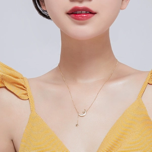 Elegante collana in argento sterling S925 dorato con ciondolo luna e stella in madreperla