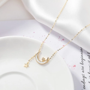 Collana Con Pendente Luna E Stella Rame Placcato Oro Madreperla Zirconia Gioielli Raffinati Per Donna