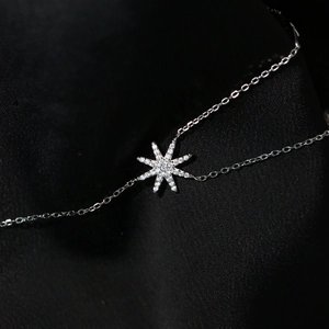 Collier étoile élégant en argent S925 avec pendentif en zircon sur velours noir