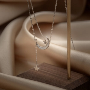Elegante collana a Y in argento sterling S925 con pendente luna e stella in madreperla