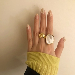 Bague rétro en argent S925 avec incrustation de coquillage et design doré irrégulier