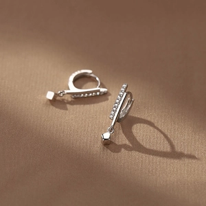 Elegant s925 silver square dangle earrings with white cubic zirconia stones on textured cloth