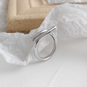 Minimalist S925 sterling silver geometric ring with horizontal bar and polished finish