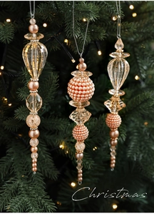 Pendentifs de Noël en cristal acrylique champagne suspendus au sapin avec des lumières