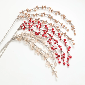 Decorazioni natalizie con perle, bacche rosse e rami di cristallo per albero di Natale