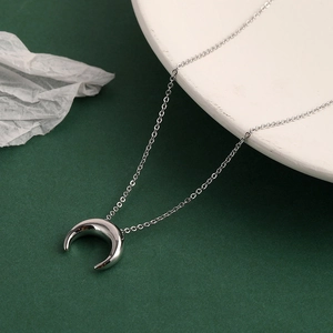 Collier Pendentif Croissant De Lune Cuivre Poli Haute Brillance Délicat Minimaliste Style INS Français Bijoux Élégants Pour Femmes