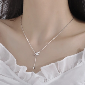 Elegante collana con angelo in argento sterling 925 con ali e dettaglio nappa a stella