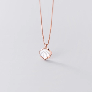 Elegant rose gold shell pendant necklace with white mother-of-pearl for women