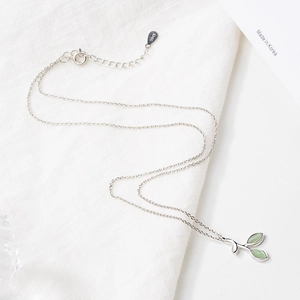 Elegant S925 sterling silver leaf pendant necklace with green cat eye stone for women