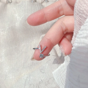 Detail of adjustable S925 silver V-letter ring featuring zircon accents on a hand