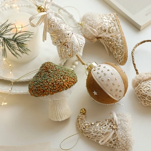 Champagne kersthangers set met parels en pailletten voor luxe kerstboomdecoratie