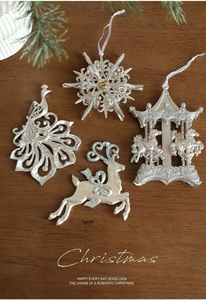Lot de décorations de Noël dorées pailletées avec renne, paon et motifs de flocons