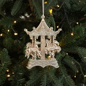 Décoration de sapin de Noël carrousel doré avec paillettes suspendue sur un sapin festif