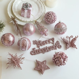 Ensemble de boules de Noël en mousse rose et or rose avec paillettes et étoiles