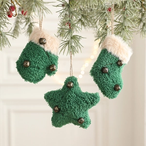 Ensemble de suspensions de Noël en peluche verte avec gants, étoile et bottes