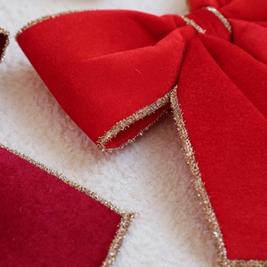 Fiocco natalizio in velluto rosso con bordi dorati per decorazione albero di Natale