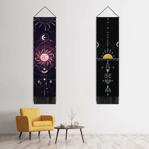 Set de tapisseries bohèmes phases de lune avec motifs soleil et pompons noirs