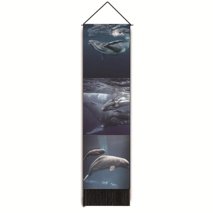 Tapiz de pared nórdico con fotos de ballenas bajo el agua y borlas negras decorativas