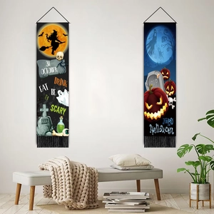 Arazzi moderni per Halloween con motivi di streghe e zucche e nappe nere decorative