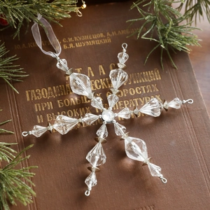 Pendentif flocon de neige en acrylique transparent avec perles facettées de Noël
