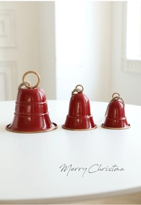 Set di tre campanelle di Natale in smalto rosso con bordi dorati e corda di iuta rustica