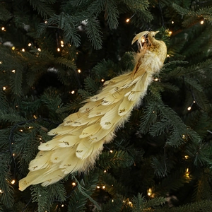 Ornamento natalizio a forma di pavone dorato con piume bianche e luci calde soffuse