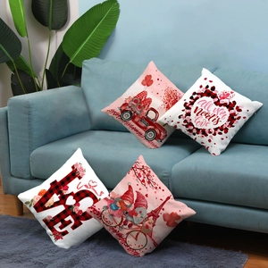 Vierer-Set Valentinstag Gnom Kissenbezüge auf grauem Sofa für gemütliche Dekoration