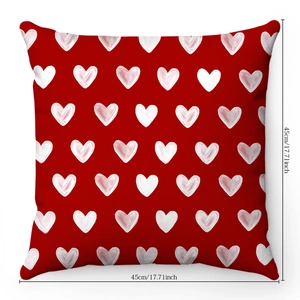 Dettaglio della federa per cuscino 45cm in peluche rosso con cuori e dimensioni