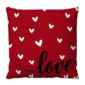 Taie d'oreiller rouge en peluche avec cœurs blancs et texte love pour la Saint-Valentin