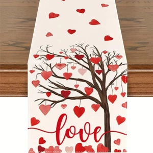 Détail du chemin de table en lin avec arbre à cœurs rouges et imprimé Love de Saint Valentin