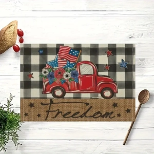 Détail du set de table fête nationale avec camion rouge, texte Freedom et motif à carreaux