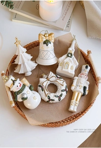 Lot de 6 ornements de Noël blancs avec bonhomme de neige et casse-noisette sur plateau