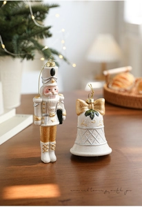 Lot de décorations de Noël à suspendre avec casse-noisette et cloche en blanc et or