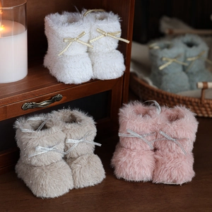 Pluche kerstlaarzen in meerdere kleuren met glitteraccenten en decoratieve strikjes
