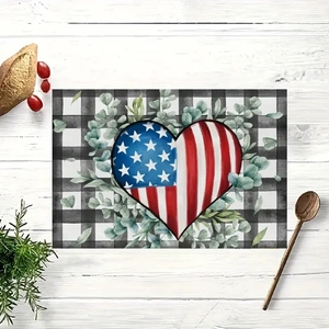 Détail du set de table cœur drapeau USA sur carreaux vichy avec feuilles et fond bois