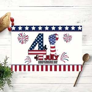 Détail d'un set de table du 4 juillet avec rayures étoilées sur bois blanc
