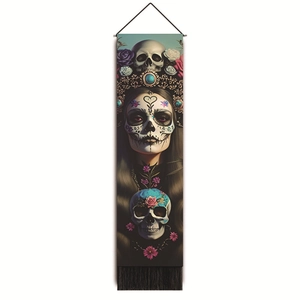Détail de la tenture murale Jour des Morts avec crânes fleuris et pompons noirs fins