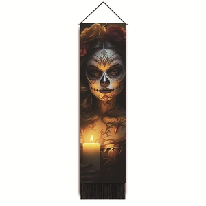Détail d'une tenture murale Jour des Morts avec motif tête de mort et glands noirs en bas