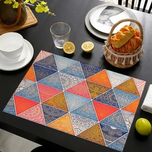 Böhmische rechteckige Tischmatte mit buntem Mandala-Muster auf dunklem Holztisch