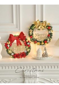 Détail de couronnes de Noël LED 30cm avec nœuds rouges, cloches dorées et inscription