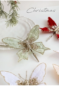 Nahaufnahme von Samt Weihnachts Schmetterling Clip mit Goldglitzer und Perlen Akzenten