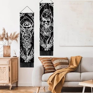 Tapisseries murales gothiques avec crâne et toile d'araignée et pompons noirs