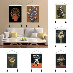 Tapiz de pared bohemio floral con percha de madera y borlas negras decorativas