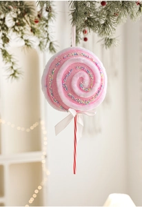 Détail du pendentif sucette de Noël rose et blanc avec fourrure douce et nœud en soie